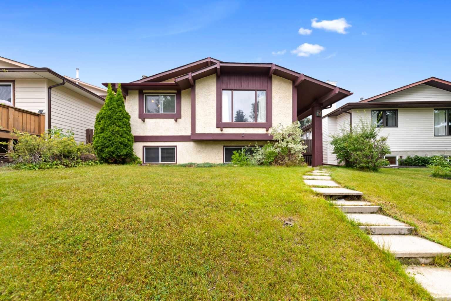 Property Photo: 224 Berwick Way NW AB T3K 1C1