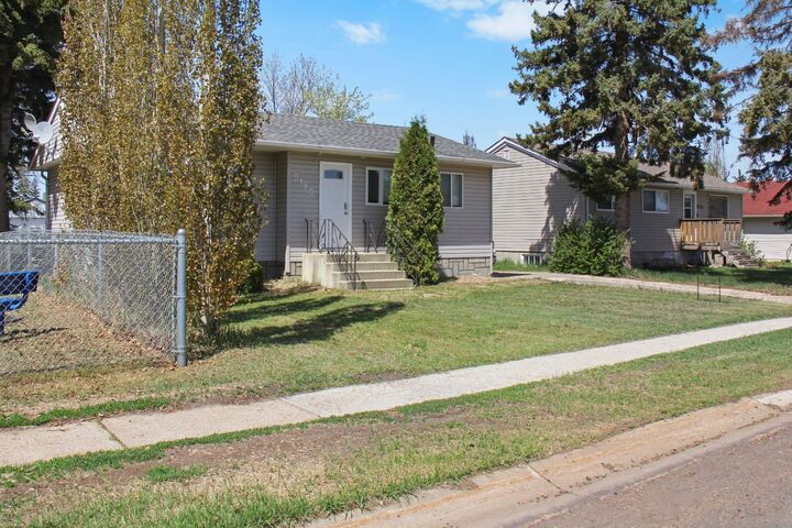 Property Photo:  5110 51 Street  AB T0B 1A0 