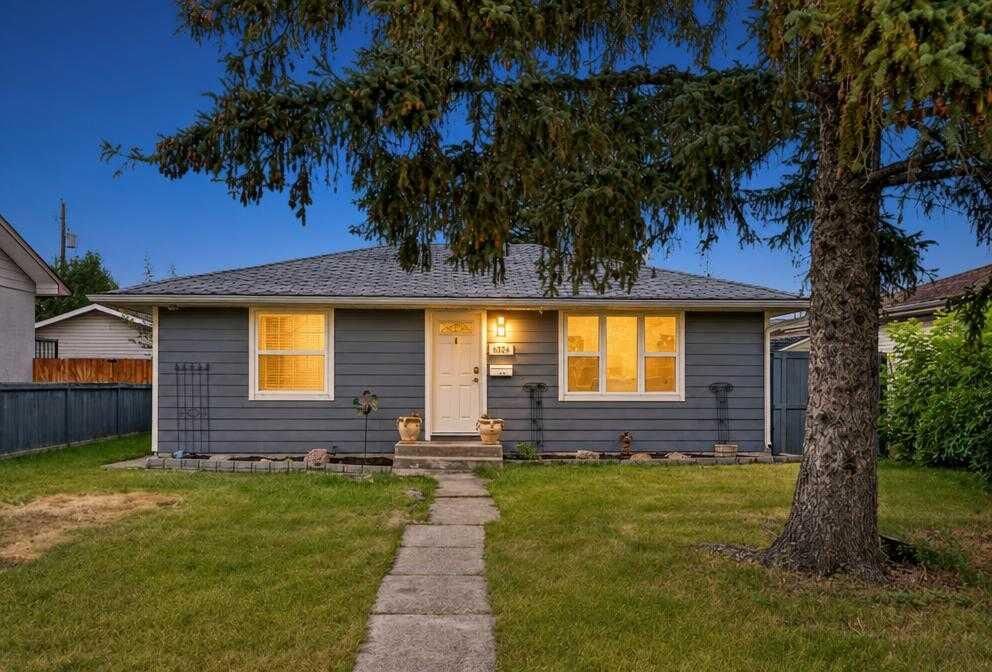 Property Photo:  6324 Bowmont Crescent NW  AB T3B 2H4 
