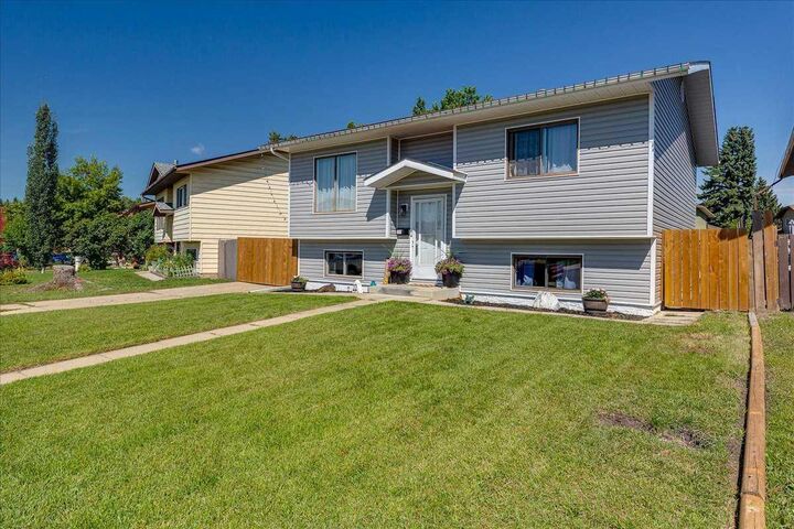 Property Photo: 22 Greenham Drive AB T4P 2X4