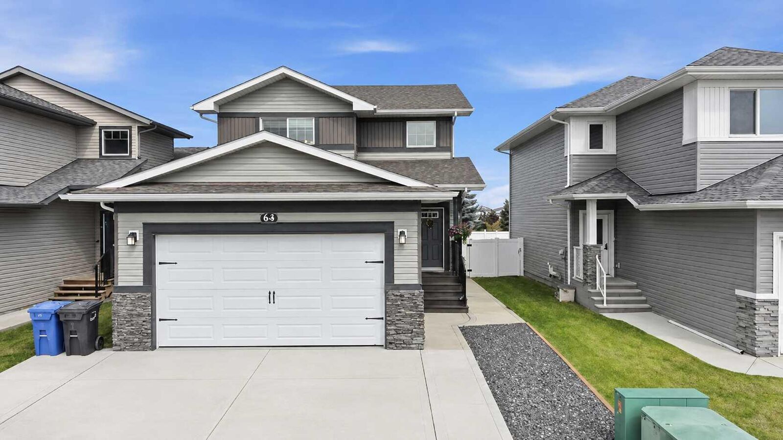 Property Photo: 64 Henderson Crescent AB T0M 1R0