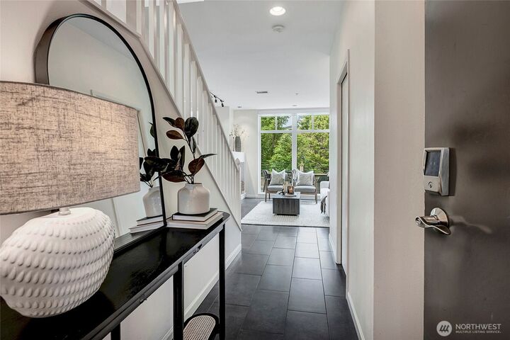 Property Photo:  17 W Mercer Street Th7  WA 98119 