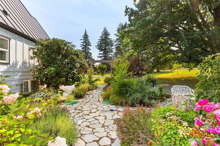Property Photo:  810  H St Road  WA 98264 