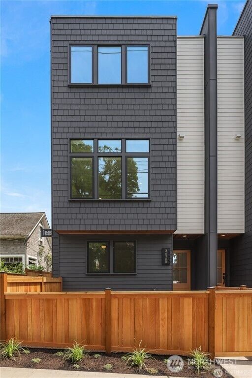 Property Photo:  3636  Greenwood Avenue N B  WA 98103 