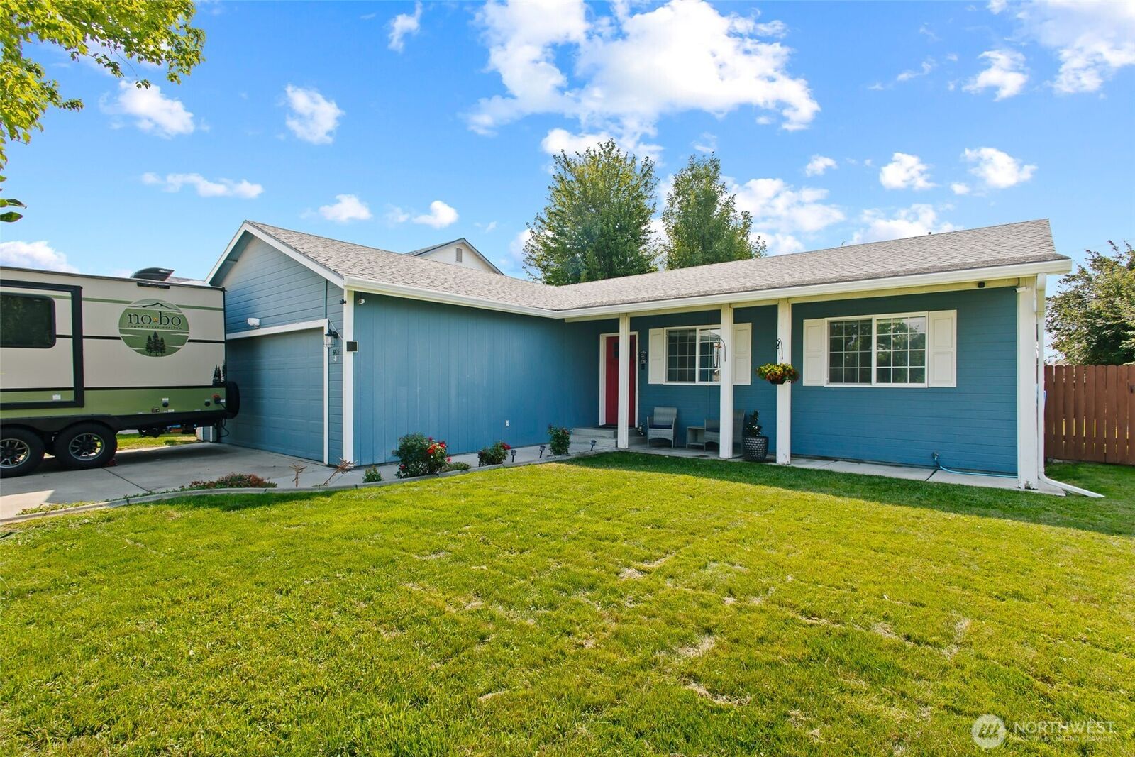 Property Photo:  502 W Illinois Avenue  WA 98926 