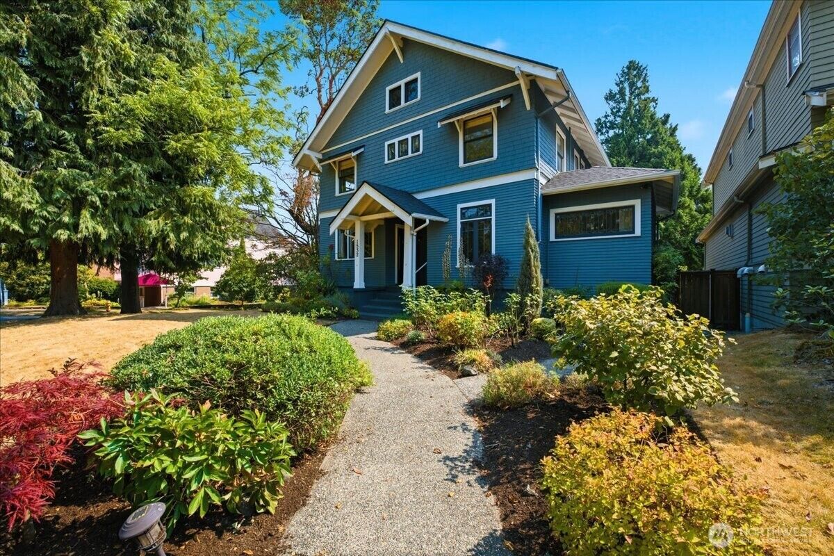 Property Photo:  1532  5th Avenue W  WA 98119 