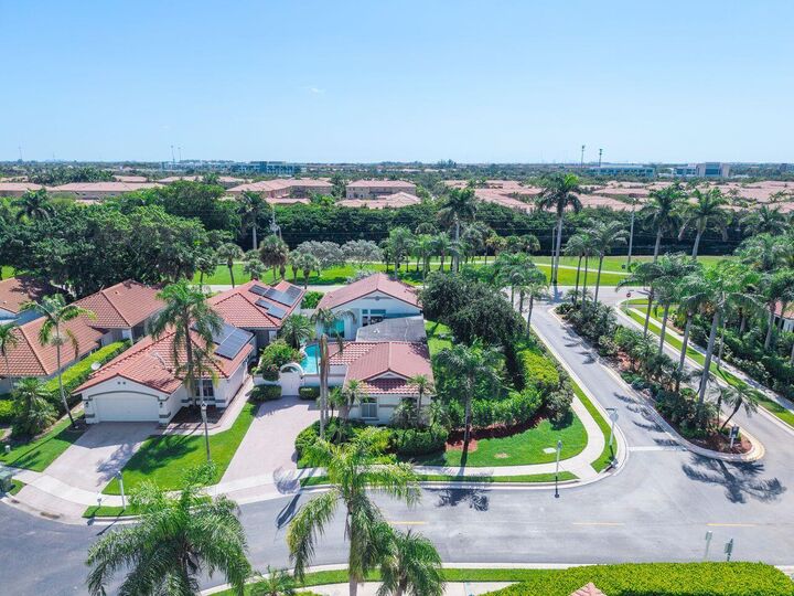 Property Photo:  1081 Bel Aire Drive E  FL 33027 