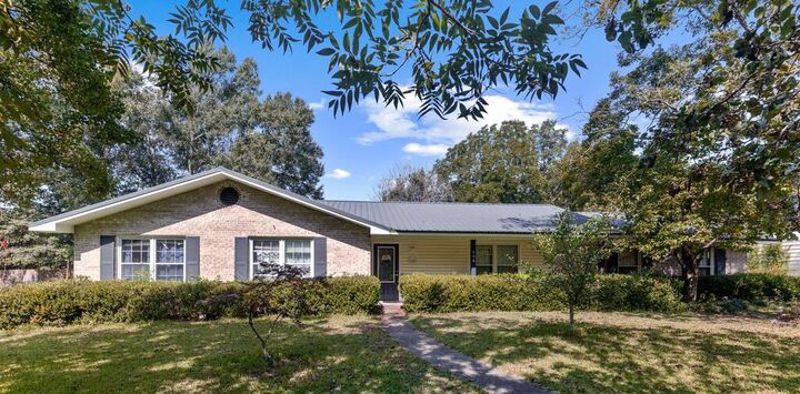 Property Photo:  608 Collingswood Drive  AL 36301 