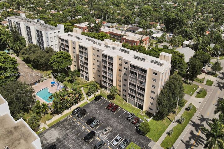 Property Photo: 1001 NE 14th Ave 402 FL 33009