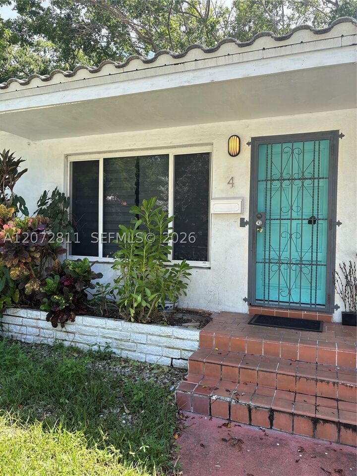 Property Photo:  2 NE 45th St 4  FL 33137 
