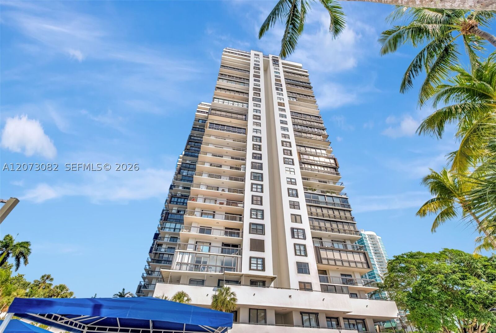 Property Photo:  2333 Brickell Ave 2814  FL 33129 