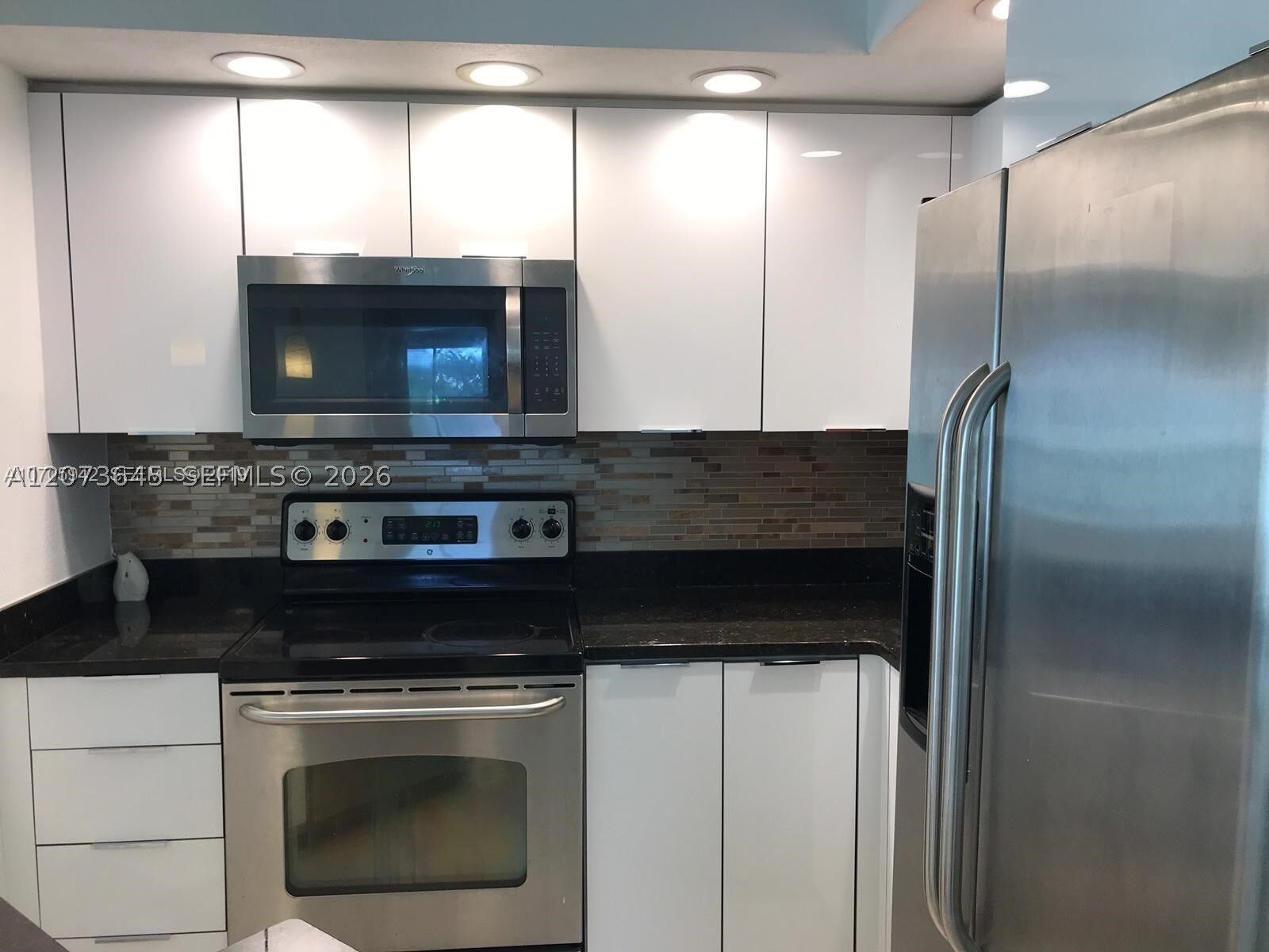 Property Photo: 3370 N Pinewalk Dr N 1212 FL 33063