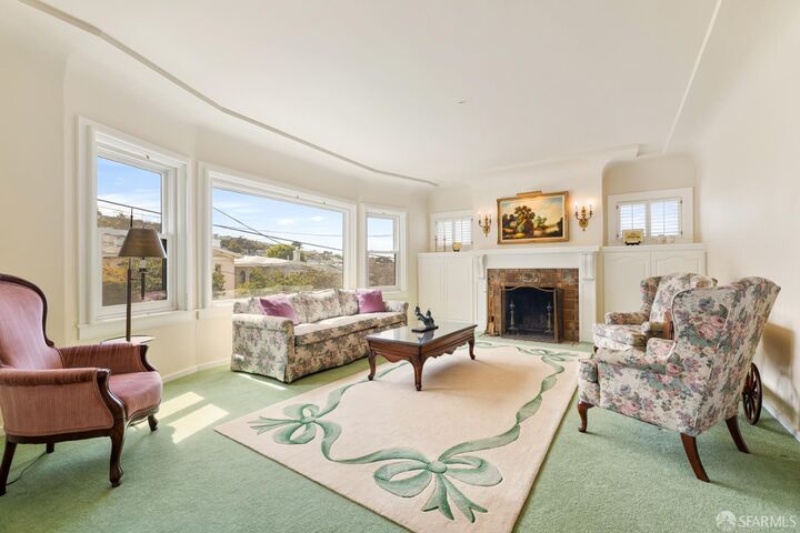 Property Photo:  343 Naylor Street  CA 94112 