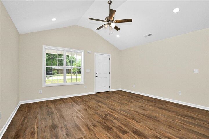 Property Photo:  209 Dean Ave  AL 35077 