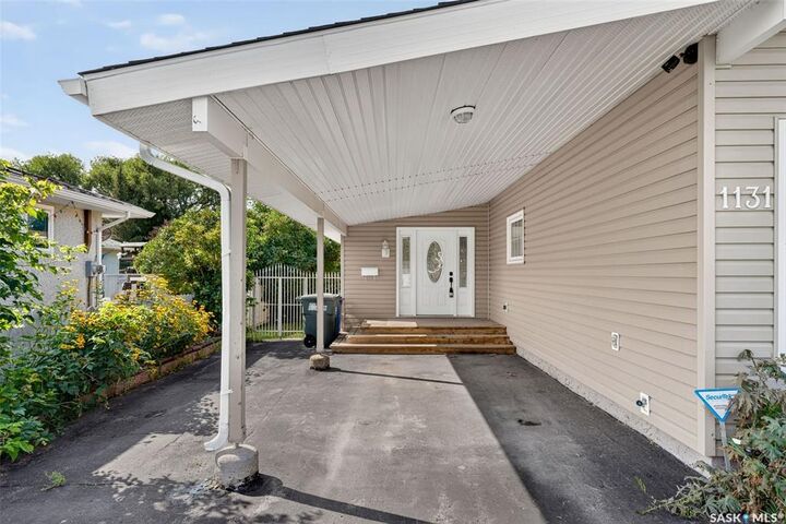 Property Photo: 1131 6th Street E SK S6V 0P8