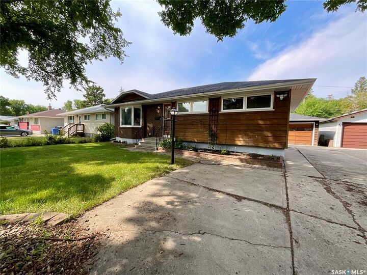 Property Photo:  30 Probe Street  SK S4R 4V1 