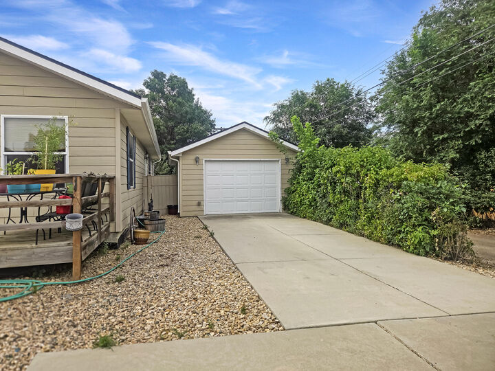 Property Photo: 870 E College Avenue WY 82801