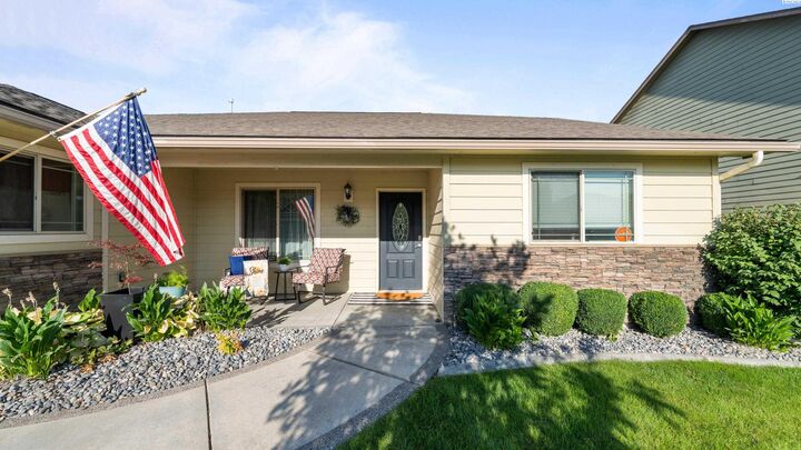 Property Photo: 3102 S Dawes St WA 99338