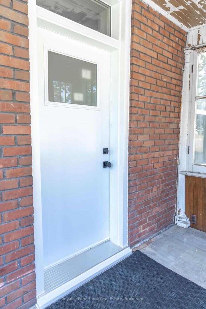 Property Photo:  37 Durham Street W  ON K9V 2P3 