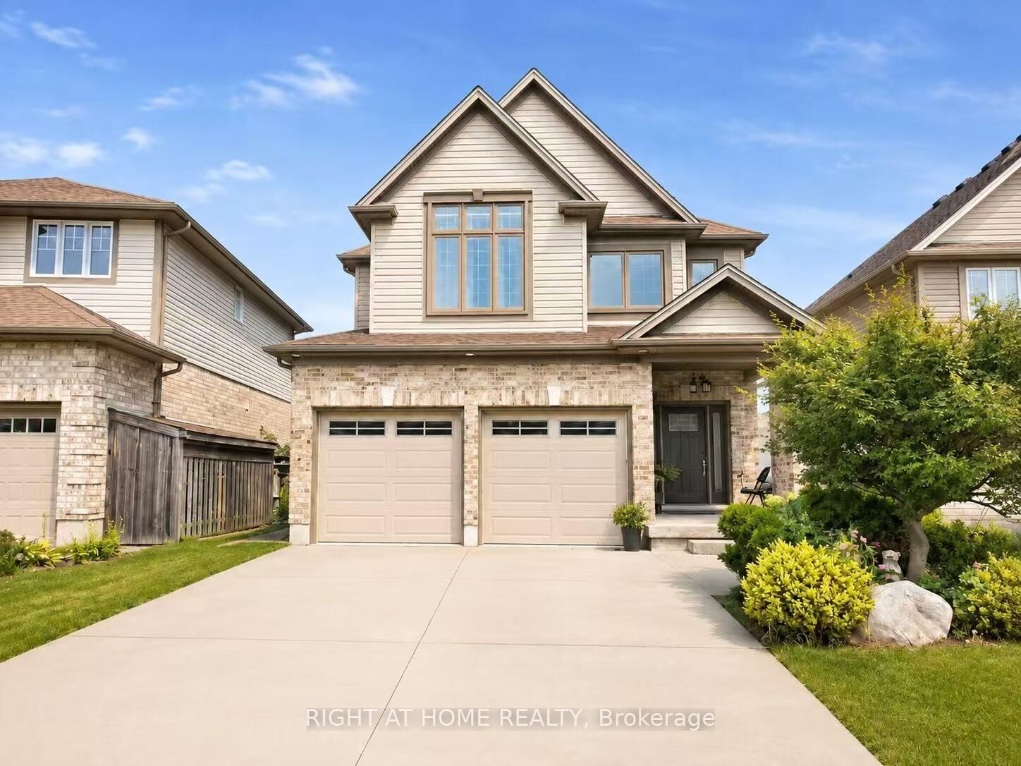 Property Photo: 882 Kettleridge Street ON N6H 0E7