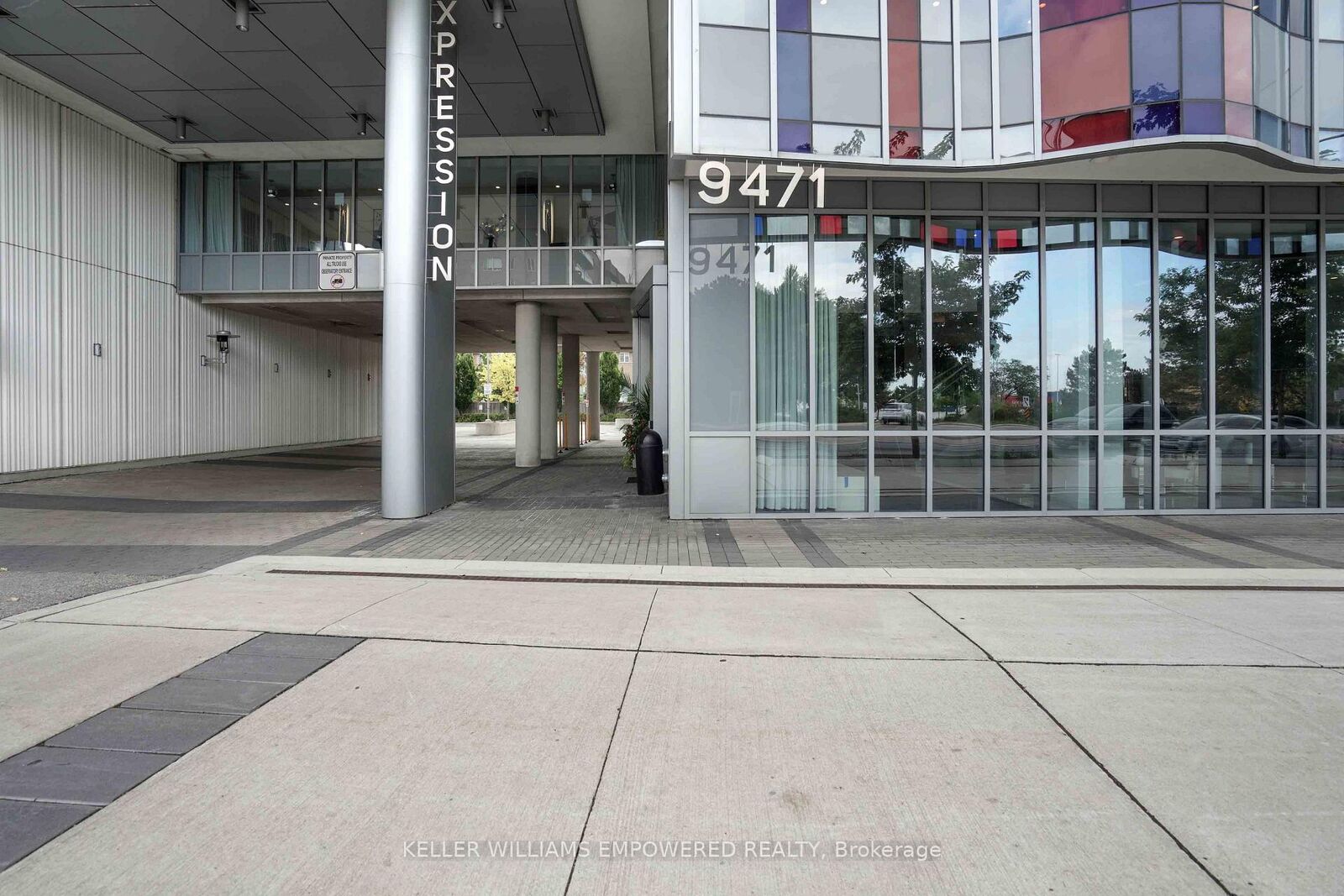 Property Photo:  9471 Yonge Street N 811  ON L4C 0Z5 