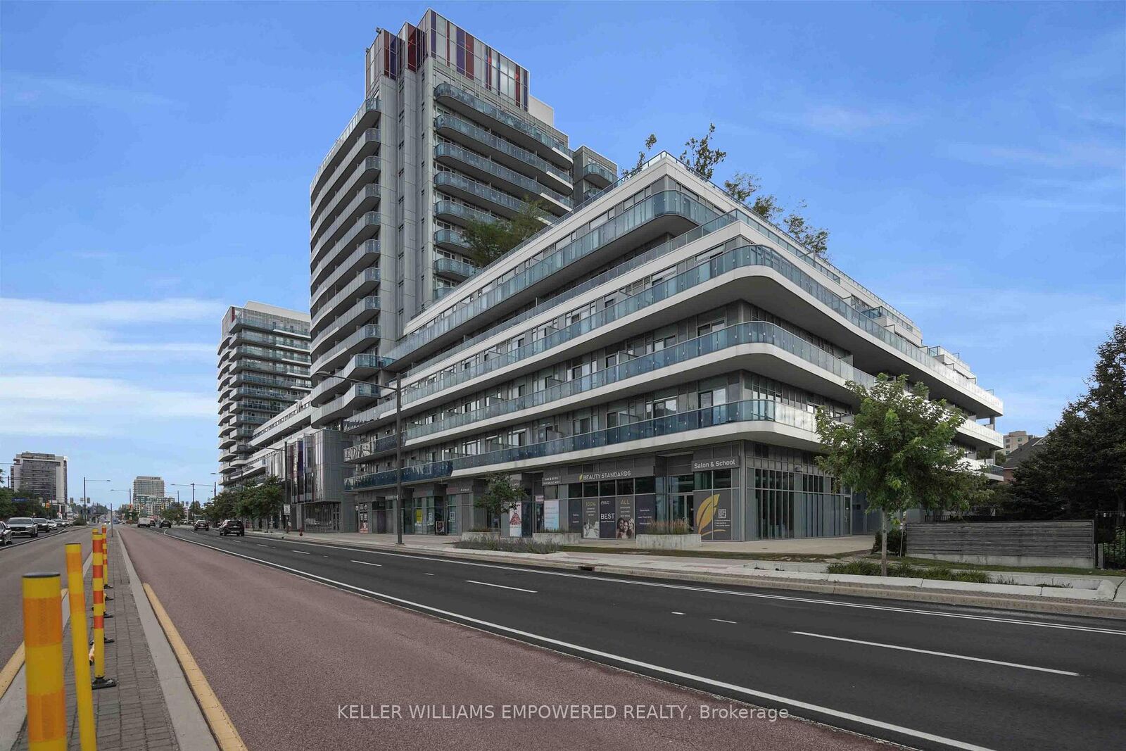 Property Photo: 9471 Yonge Street N 811 ON L4C 0Z5