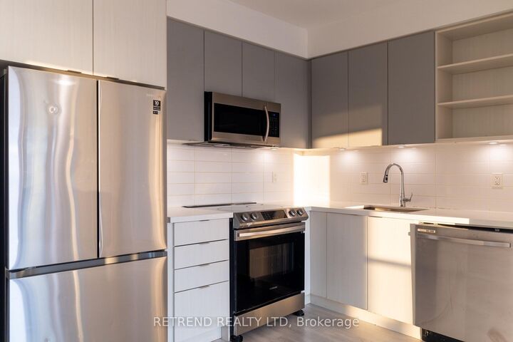 Property Photo: 4655 Metcalfe Avenue 501 ON L5M 0Z7
