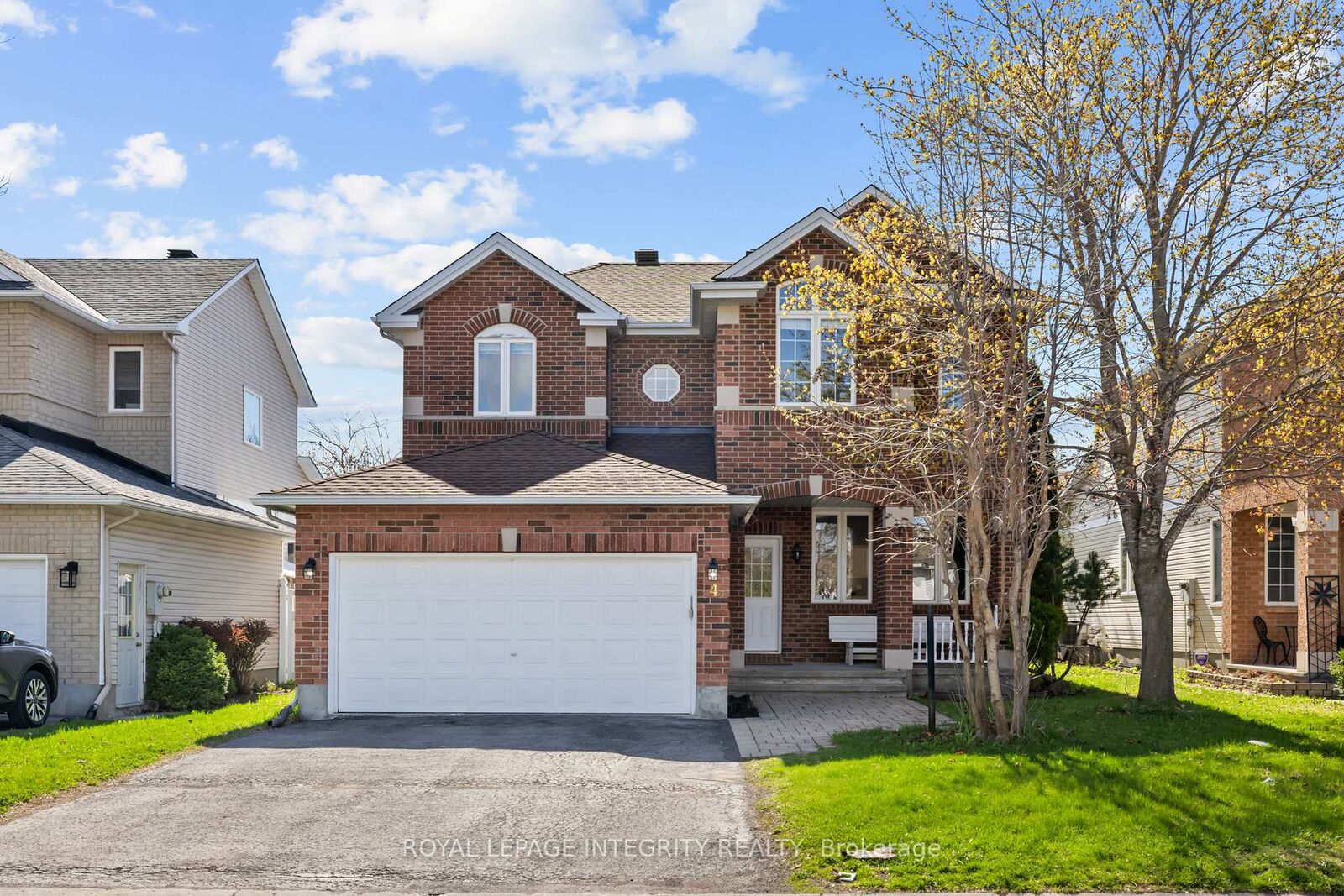 Property Photo: 4 Tamarack Place N ON K2J 4R3