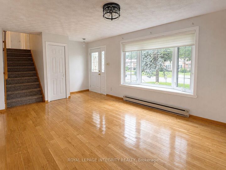 Property Photo:  577 Lynwood Drive  ON K6H 5W7 
