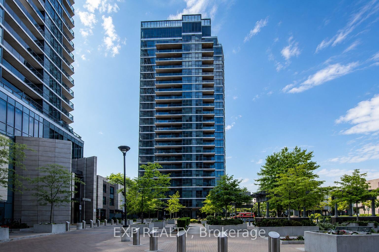 Property Photo:  1 Valhalla Inn Road 1807  ON M9B 1S9 