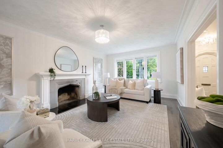 Property Photo: 6 Browside Avenue ON M5P 2V1