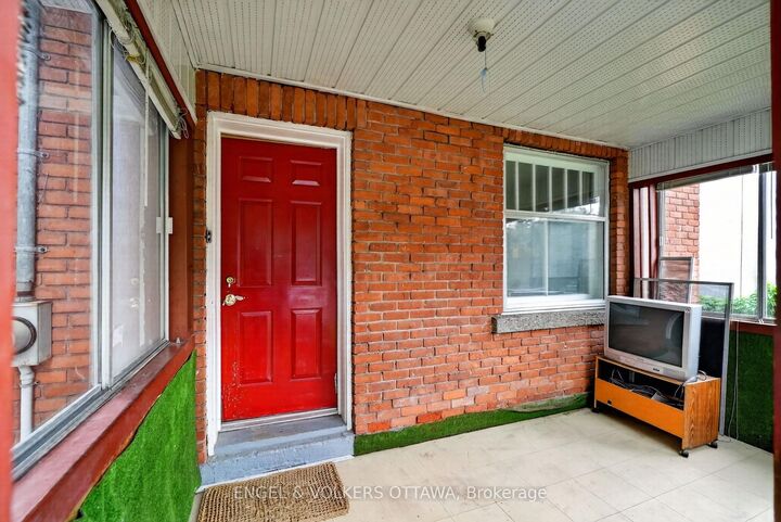 Property Photo: 9 Geneva Street ON K1Y 3N5