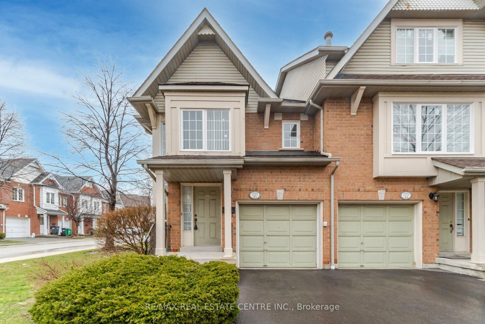 Property Photo: 1591 South Parade Court 45 ON L5M 6G1