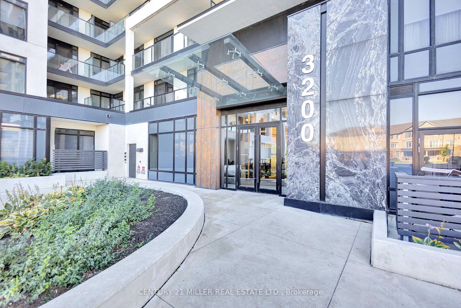 Property Photo:  3200 William Coltson Avenue 721  ON L6H 7W6 