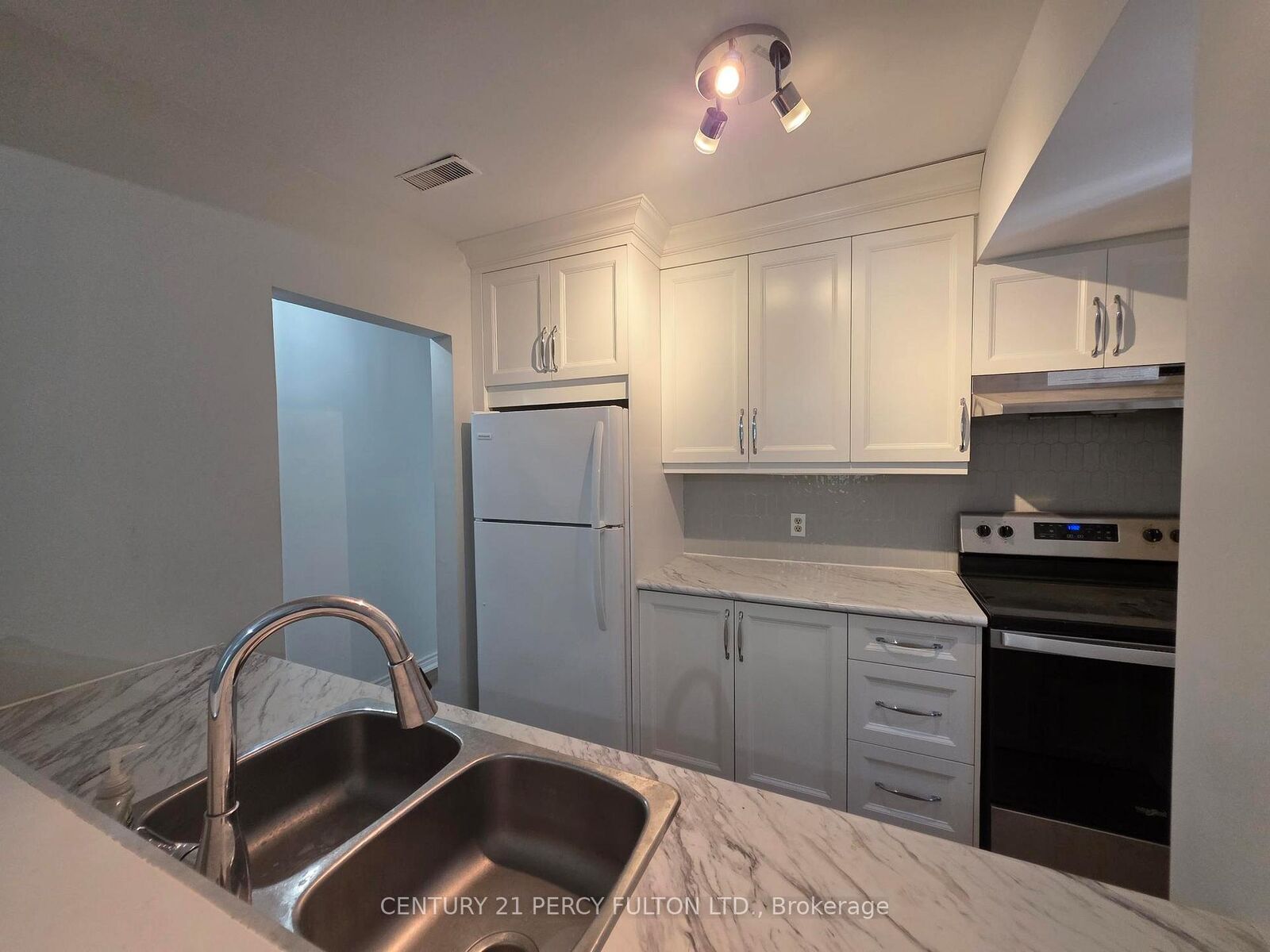Property Photo:  223 Fairview Avenue  ON M6P 3A6 