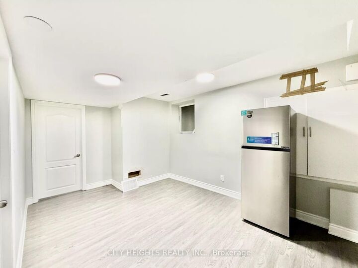 Property Photo:  7 Villanova Road 3  ON L6Y 2Z4 