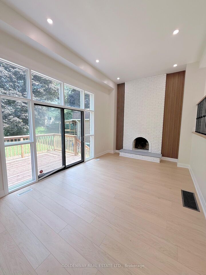 114 Loganberry Crescent — photo 1