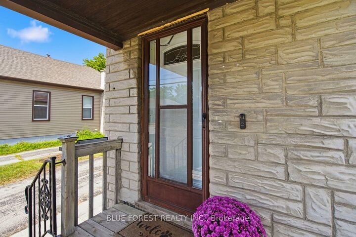 Property Photo:  1054 Florence Street  ON N5W 2M8 