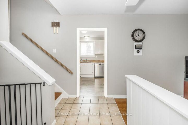 Property Photo: 865 Krosno Boulevard ON L1W 1H2
