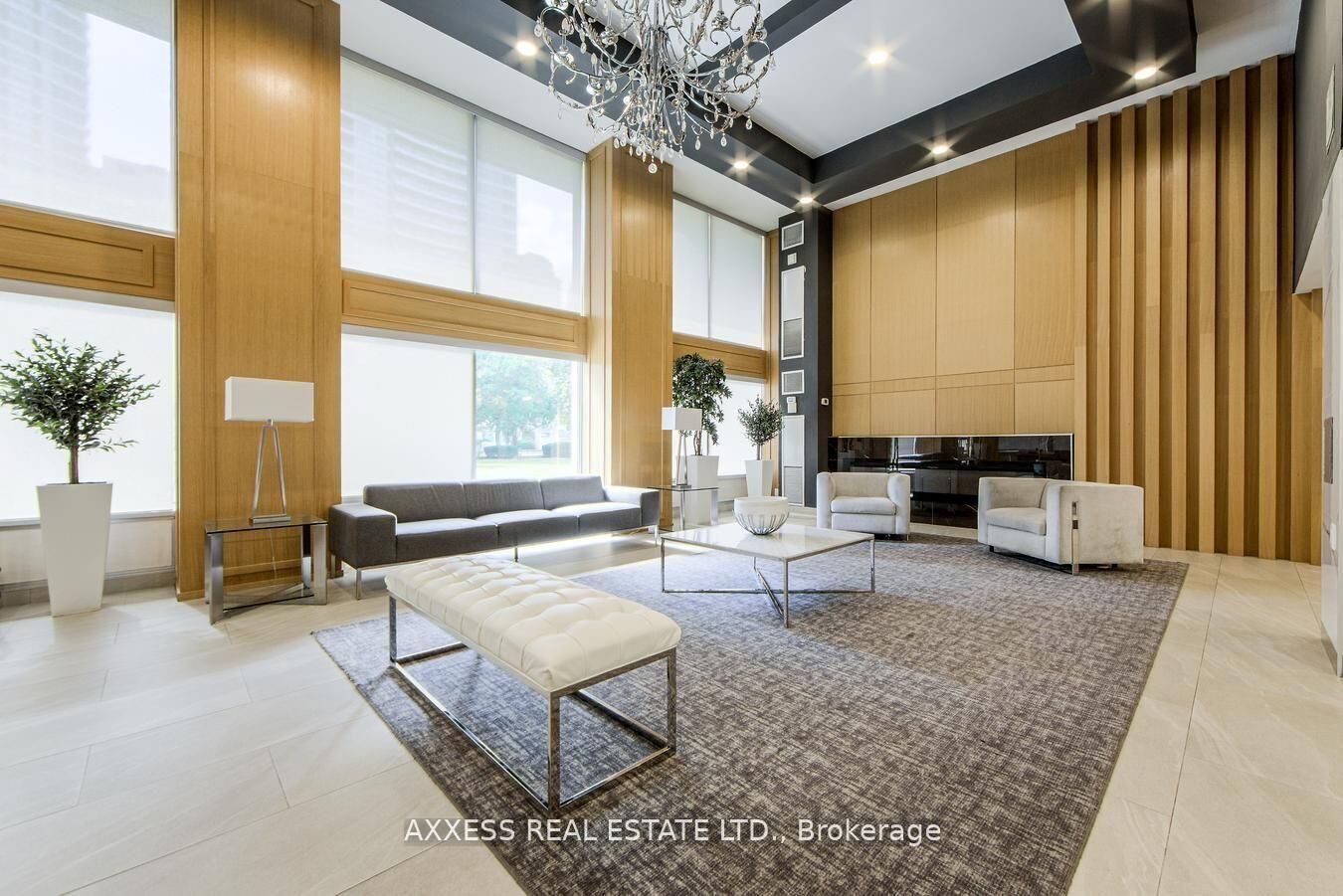 Property Photo: 3590 Kaneff Crescent 609 ON L5A 3X3