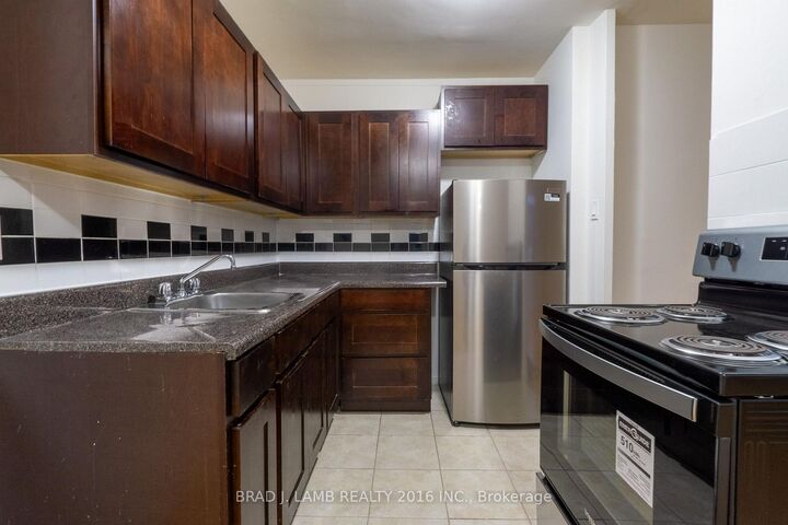 Property Photo:  4 Hill Heights Road 406  ON M8Y 1Z1 