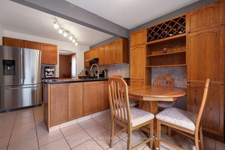 Property Photo: 390 Oaklawn Crescent ON K4A 3J3