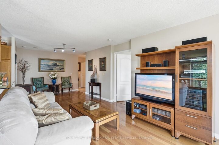 Property Photo:  1150 Parkwest Place 301  ON L5E 3K4 