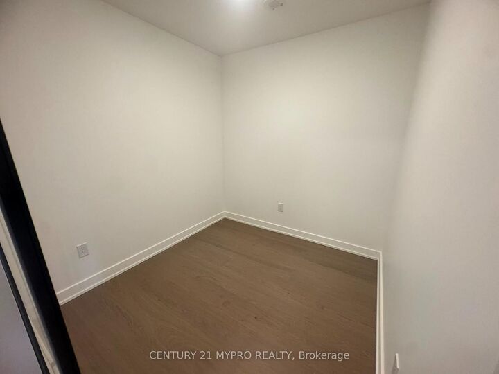 Property Photo: 91 Montclair Avenue 716 ON M5P 0B1