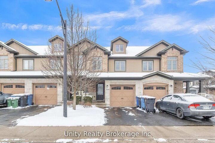 44 Arlington Crescent — photo 1