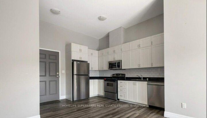 Property Photo:  501 Frontenac Street 312  ON K7K 4L9 
