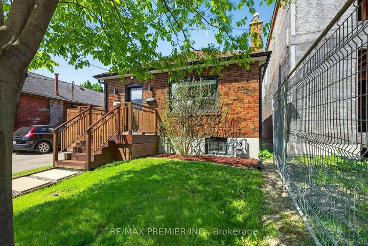 Property Photo: 154 Fifth Street ON M8V 2C7