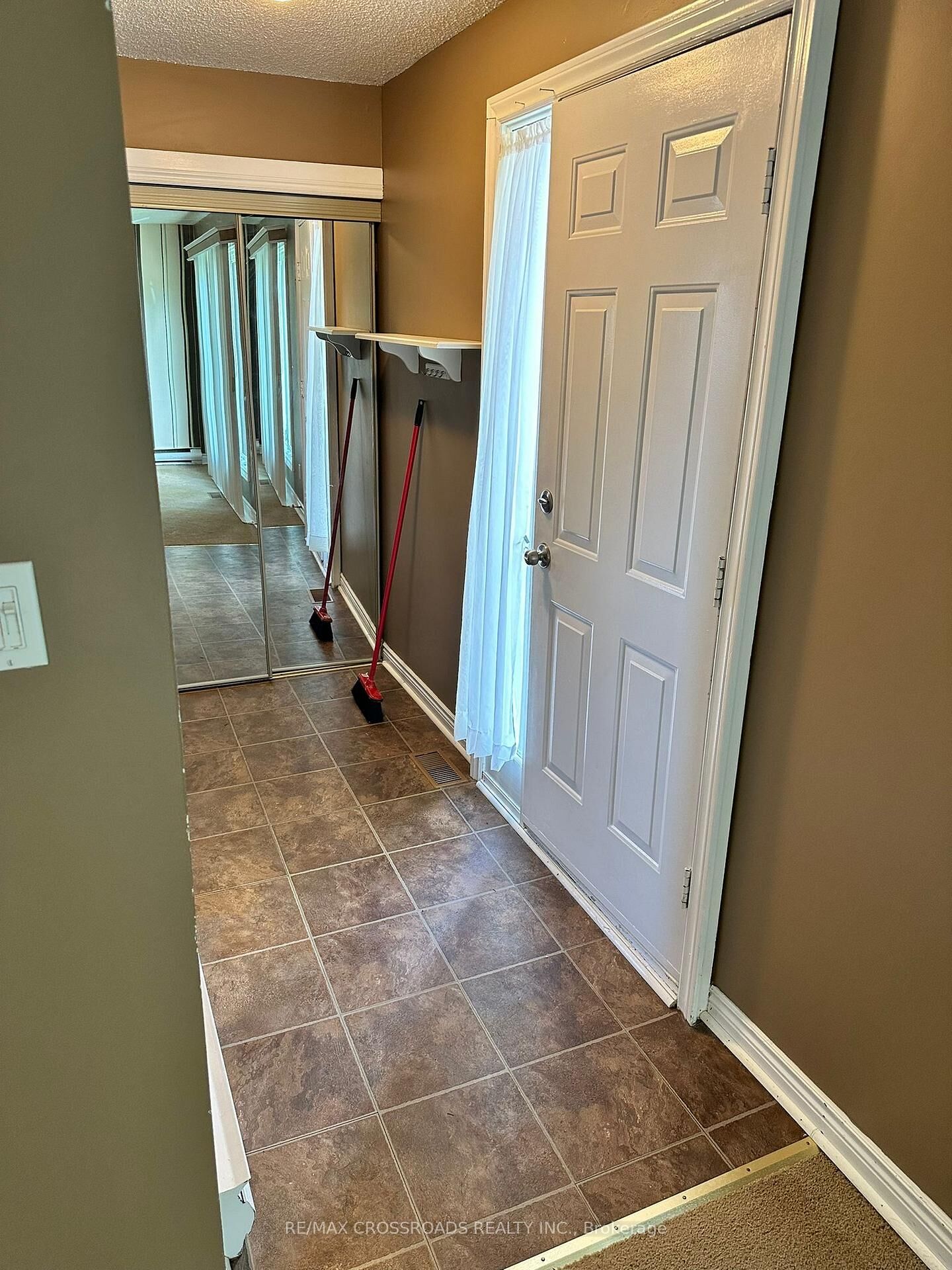 Property Photo:  613 Perry Street Main  ON L1N 4C6 