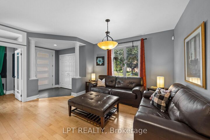Property Photo: 15 Spalding Avenue ON K2K 3B2