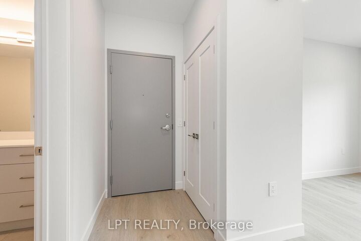 Property Photo:  249 Columbus Avenue 3  ON K1K 1P5 